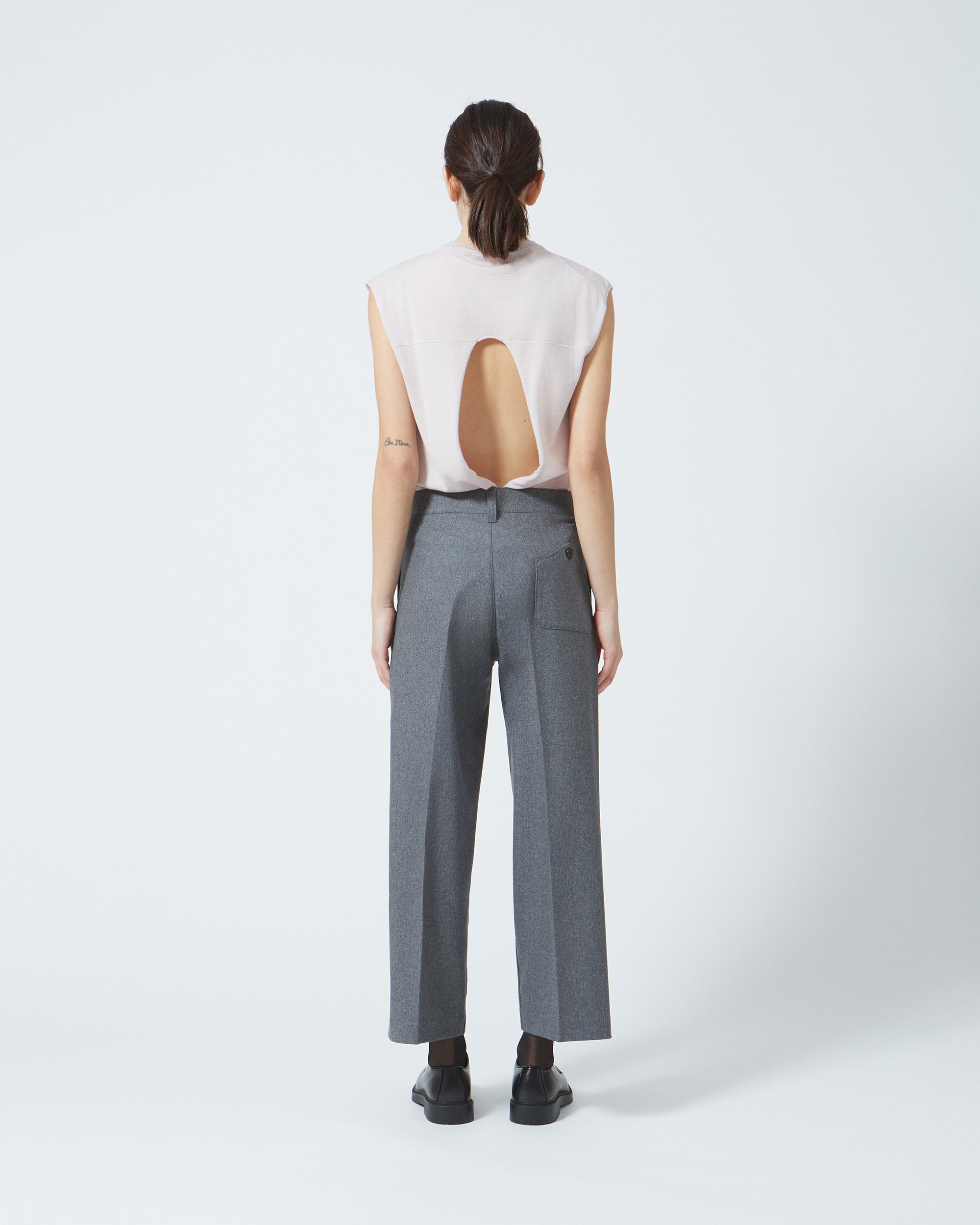 Due pantaloni fianco intero