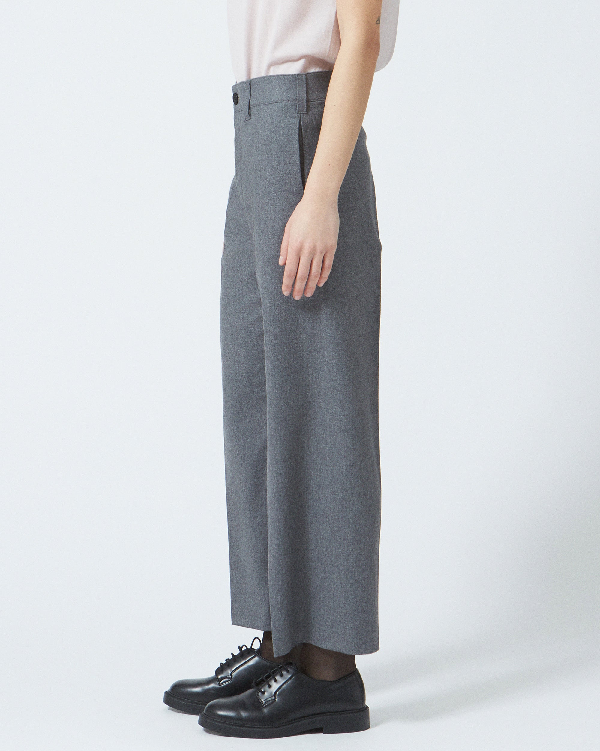 Due pantaloni fianco intero